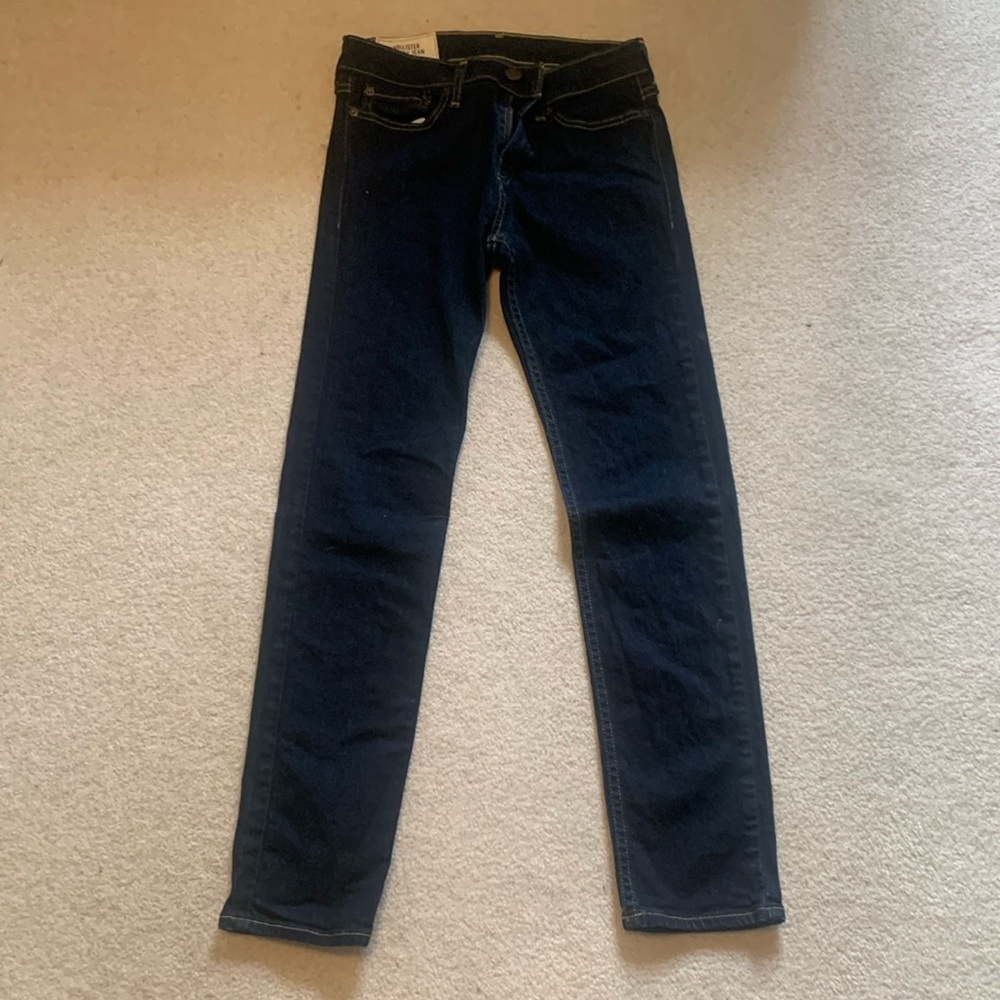Hollister guy skinny dark blue jeans in size 26/30